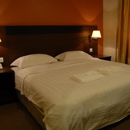 Queen Hotel Keningau Luaran gambar